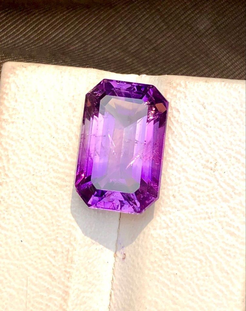 AAA 100% natural Amethyst Cut Stone - 12..05 Carats: AAA 100% natural Amethyst Cut Stone - 12..05 Carats - 17X11X9 mmShipping Rate: $15.00 .shipping rates are determined by Parcel weight and destination.Combined shipping: We offer combine shipping on mu