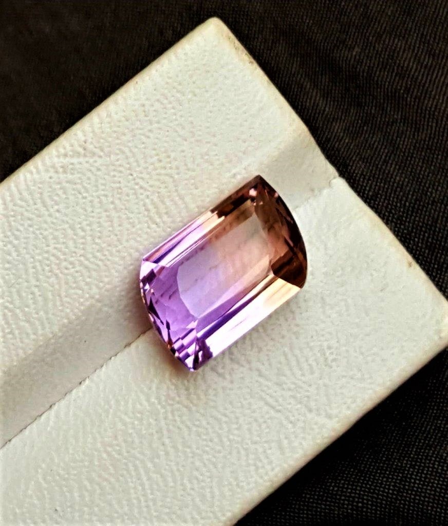 Flawless Ametrine - 11.5 Carats: Flawless Ametrine - 11.5 Carats - 16X11X8.5 mmShipping Rate: $15.00 .shipping rates are determined by Parcel weight and destination.Combined shipping: We offer combine shipping on multiple items purch