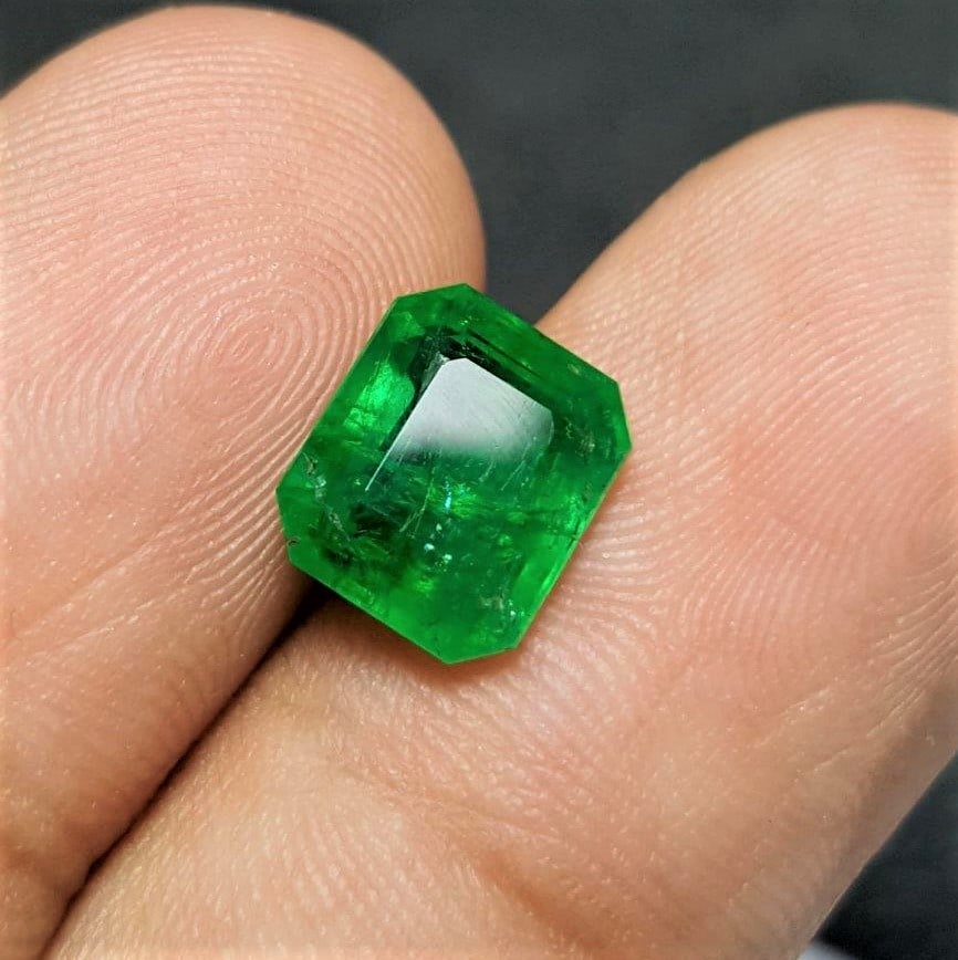 Top Grade Emerald Cut Vivid Green Emerald - 2.20 Carats: Top Grade Emerald Cut Vivid Green Emerald - 2.20 Carats - 9X8X5 mmShipping Rate: $15.00 .shipping rates are determined by Parcel weight and destination.Combined shipping: We offer combine shipping on 