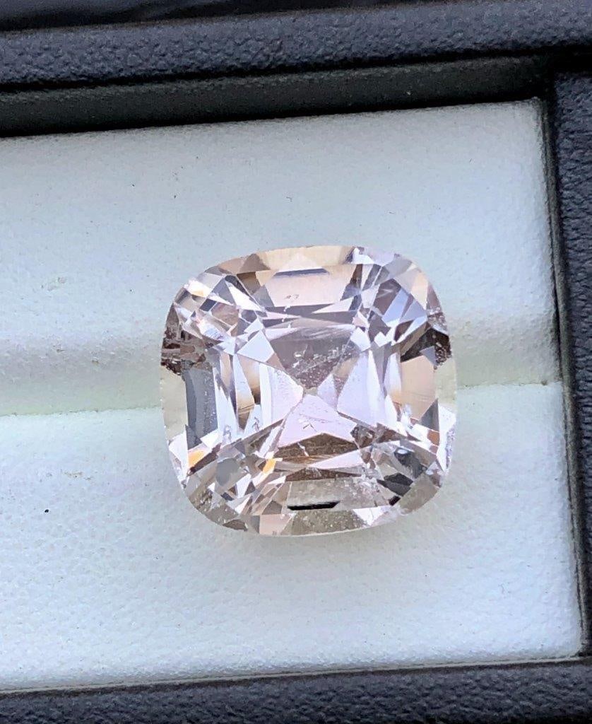 19.25 Carats Natural Golden Topaz Gemstone - 16X15X11 mm: 19.25 Carats Natural Golden Topaz Gemstone - 16X15X11 mm Shipping Rate: $15.00 .shipping rates are determined by Parcel weight and destination.Combined shipping: We offer combine shipping on multiple 