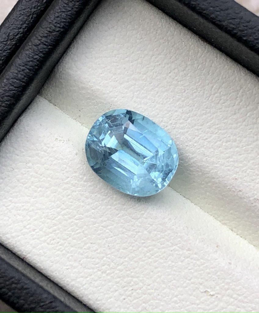 5.60 Carats Santa Maria Aquamarine - 12X10X8 mm: 5.60 Carats Santa Maria Aquamarine - 12X10X8 mm Shipping Rate: $15.00 .shipping rates are determined by Parcel weight and destination.Combined shipping: We offer combine shipping on multiple items pur