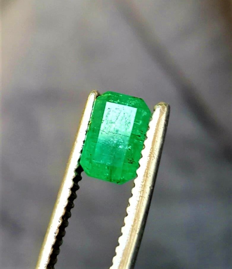 Afghan Origin Natural Emerald - 1.35 Carats: Afghan Origin Natural Emerald - 1.35 Carats - 8X5X6 mmShipping Rate: $15.00 .shipping rates are determined by Parcel weight and destination.Combined shipping: We offer combine shipping on multiple ite