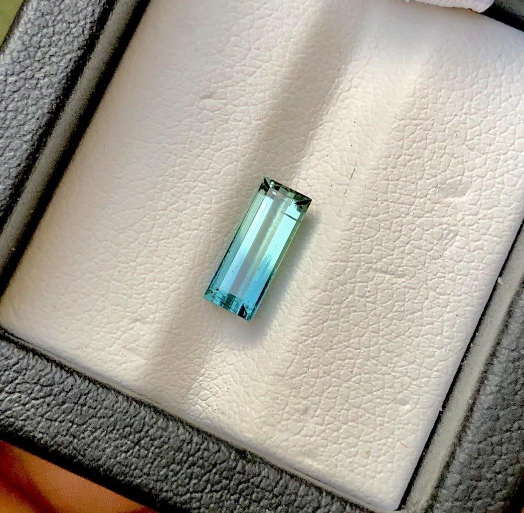 1 Carats Bi Colour Tourmaline Gemstone - 10X4X4 mm: 1 Carats Bi Colour Tourmaline Gemstone - 10X4X4 mm SHIPPING: 23$ Worldwide