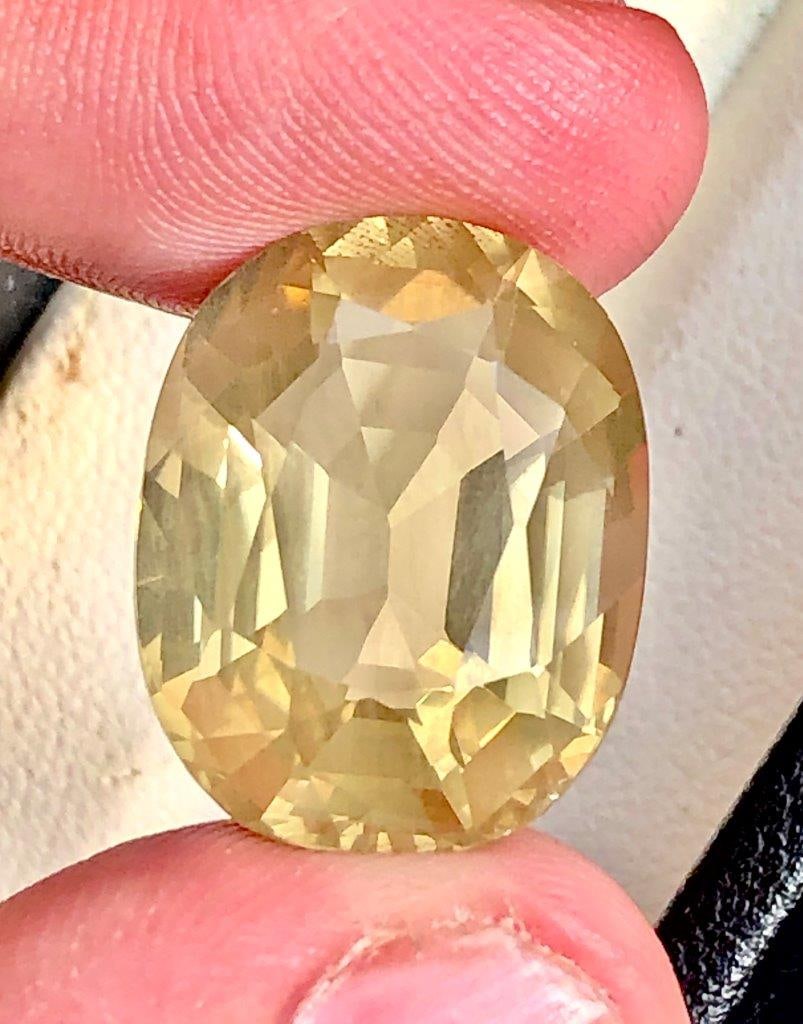 16.05 Carats Citrine Quartz Gemstone - 19X15X10 mm (1 of 4)