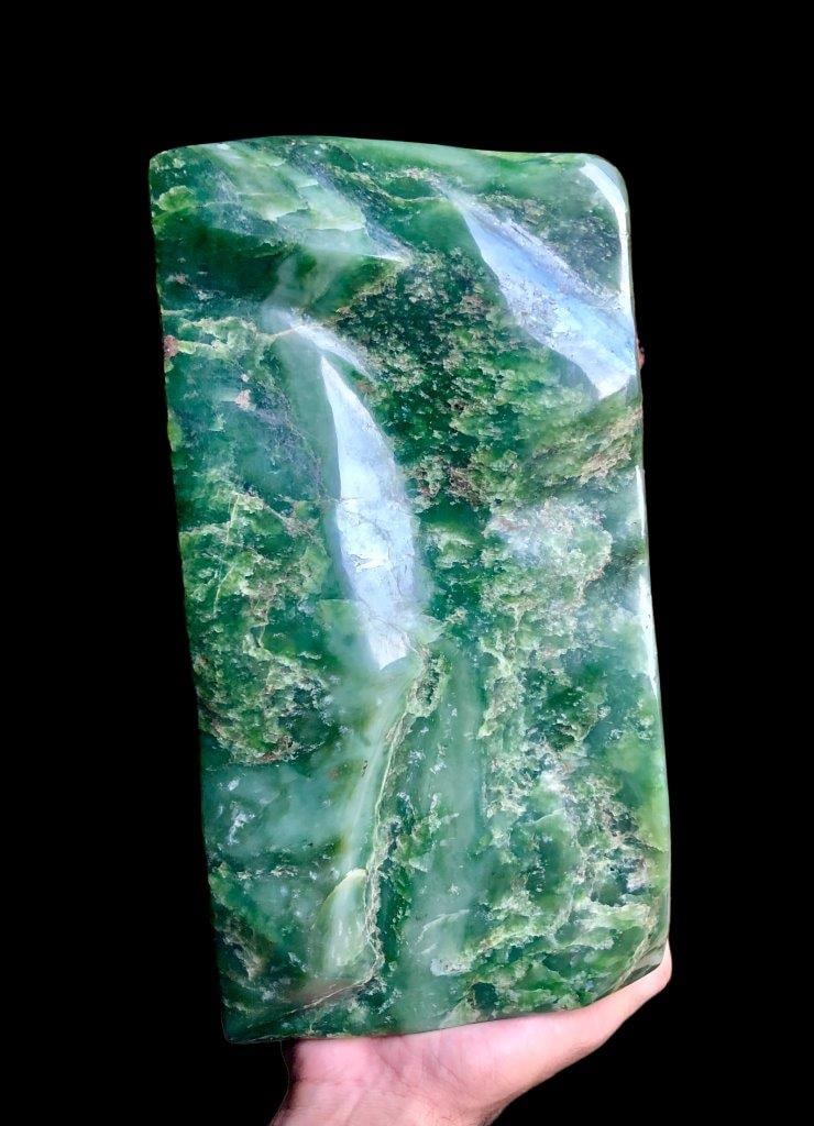 Top Quality Huge Nephrite Jade Standing Tumble - 12 KG - 29X16X15 cm: Top Quality Huge Nephrite Jade Standing Tumble - 12 KG - 29X16X15 cmShipping Rate: $150.00 .shipping rates are determined by Parcel weight and destination.Combined shipping: We offer combine shipping 