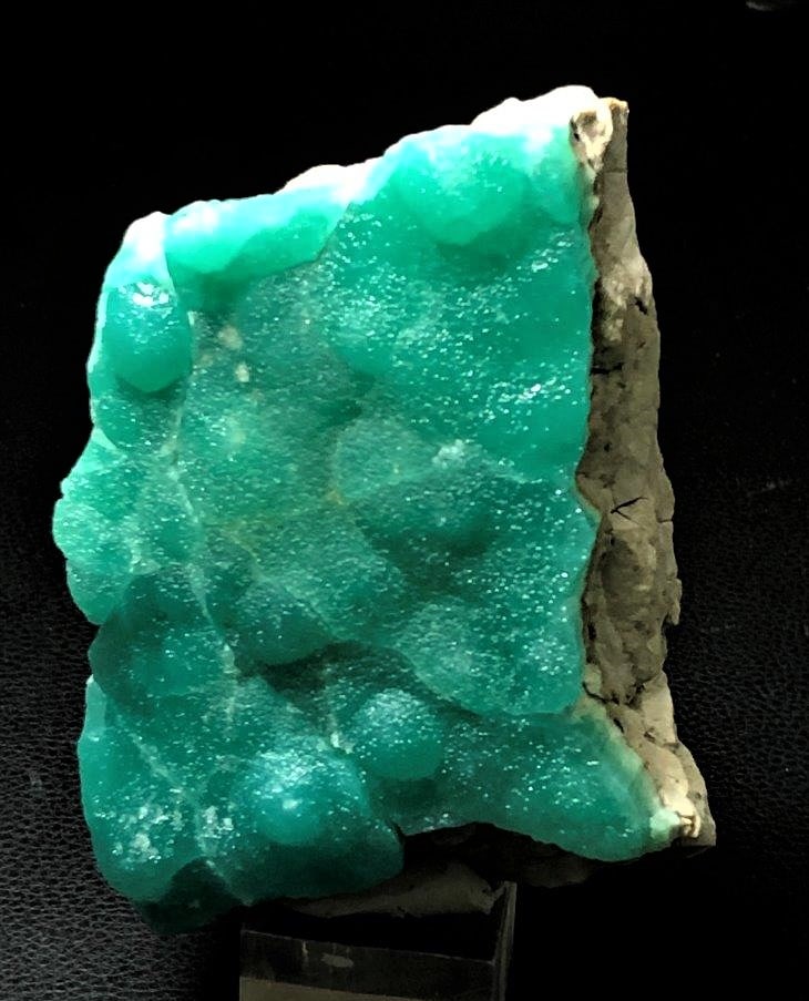 Natural Hemimorphite Specimen - 458.3 Grams: Natural Hemimorphite Specimen - 458.3 Grams - 91X72X45 mmShipping Rate: $45.00 .shipping rates are determined by Parcel weight and destination.Combined shipping: We offer combine shipping on multiple 