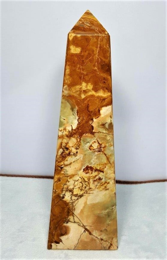 3.2 KG Huge Onyx Point Tower: 3.2 KG Huge Onyx Point TowerShipping Rate: $110.00 .shipping rates are determined by Parcel weight and destination.Combined shipping: We offer combine shipping on multiple items purchased to reduce sh