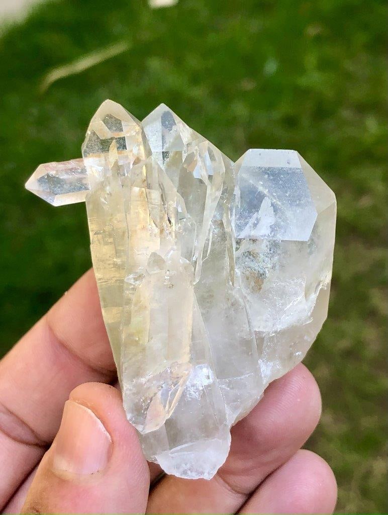 80 Grams Natural Quartz Cluster - 60X50X25 mm: 80 Grams Natural Quartz Cluster - 60X50X25 mm Shipping Rate: $23.00 .shipping rates are determined by Parcel weight and destination.Combined shipping: We offer combine shipping on multiple items purch