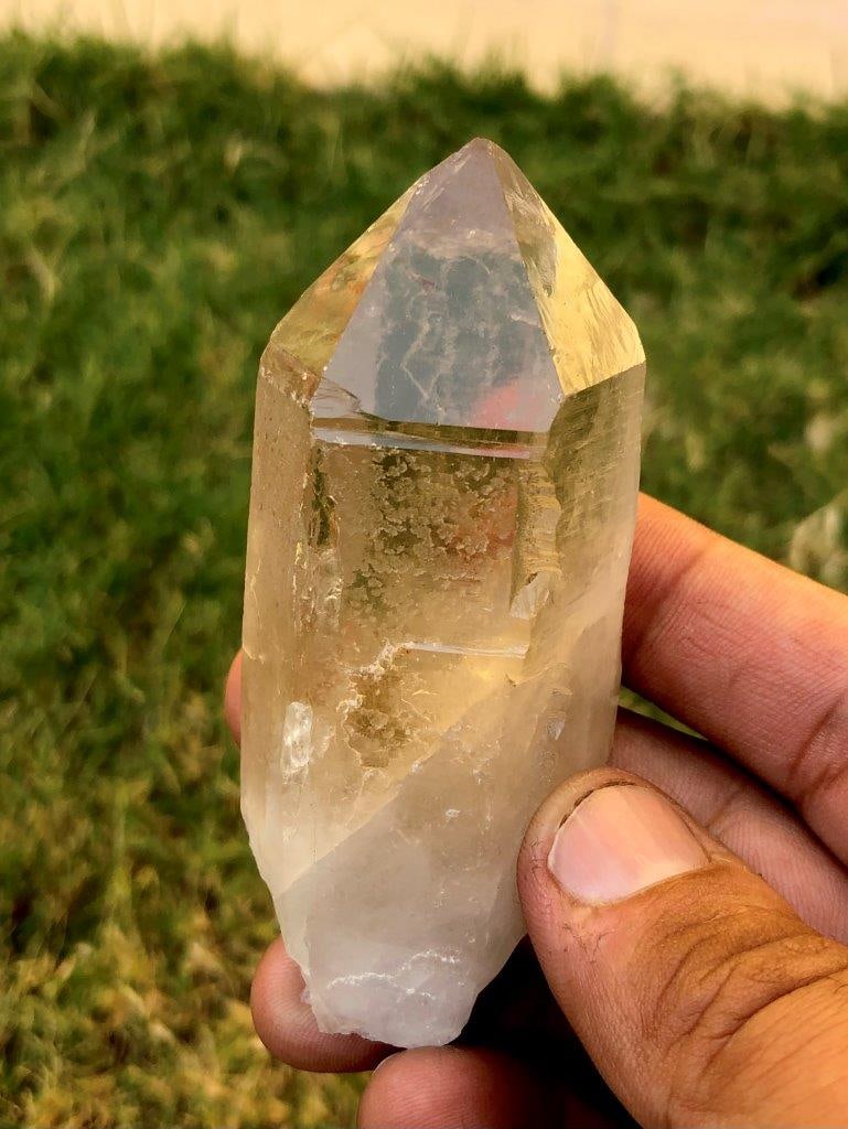 Beautiful Quartz Crystal - 95 gram: Beautiful Quartz Crystal - 95 gramShipping Rate: $75.00 .shipping rates are determined by Parcel weight and destination.Combined shipping: We offer combine shipping on multiple items purchased to redu
