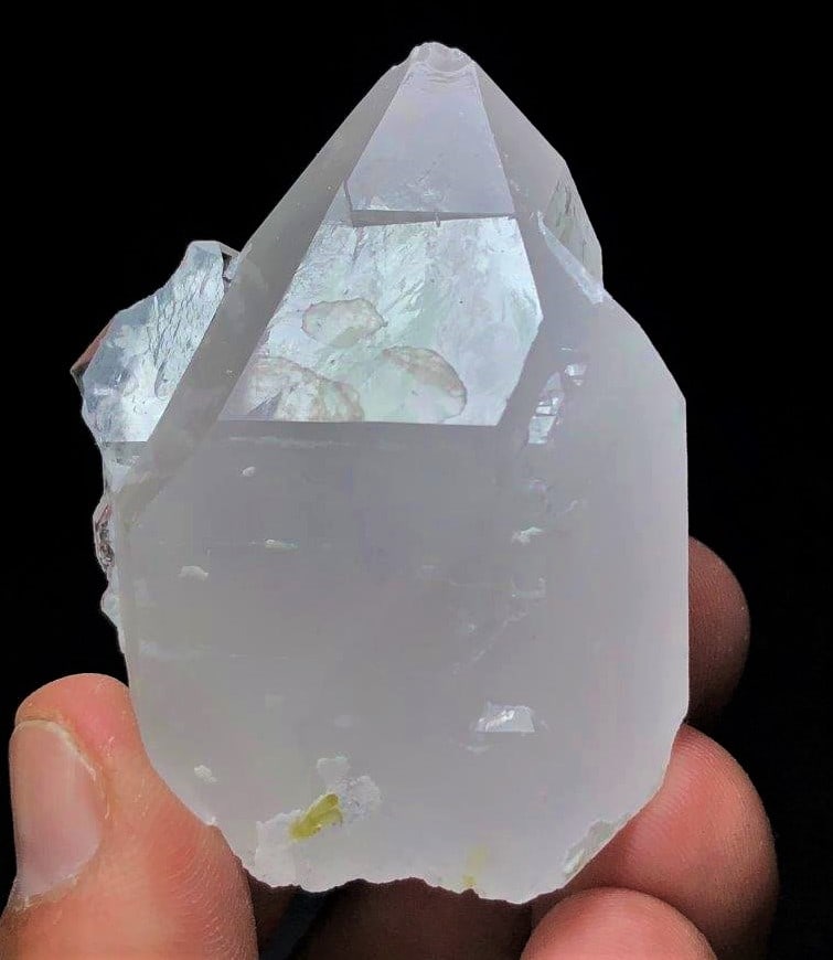 Natural Quartz Undamaged - 82 Grams: Natural Quartz Undamaged - 82 Grams - 54X43X39 mmShipping Rate: $23.00 .shipping rates are determined by Parcel weight and destination.Combined shipping: We offer combine shipping on multiple items pu