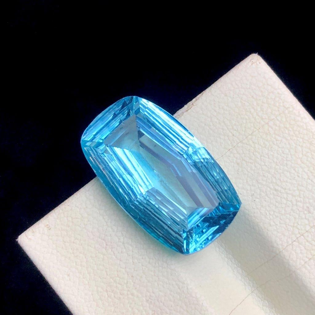 22.15 Carats Premium Quality Swiss Blue Topaz Loose Gemstone for Sale - 22.5X13.5X9 mm: 22.15 Carats Premium Quality Swiss Blue Topaz Loose Gemstone for Sale - 22.5X13.5X9 mmShipping Rate: 23$ WorldWideshipping rates are determined by Parcel weight and destination.Combined shipping: We o