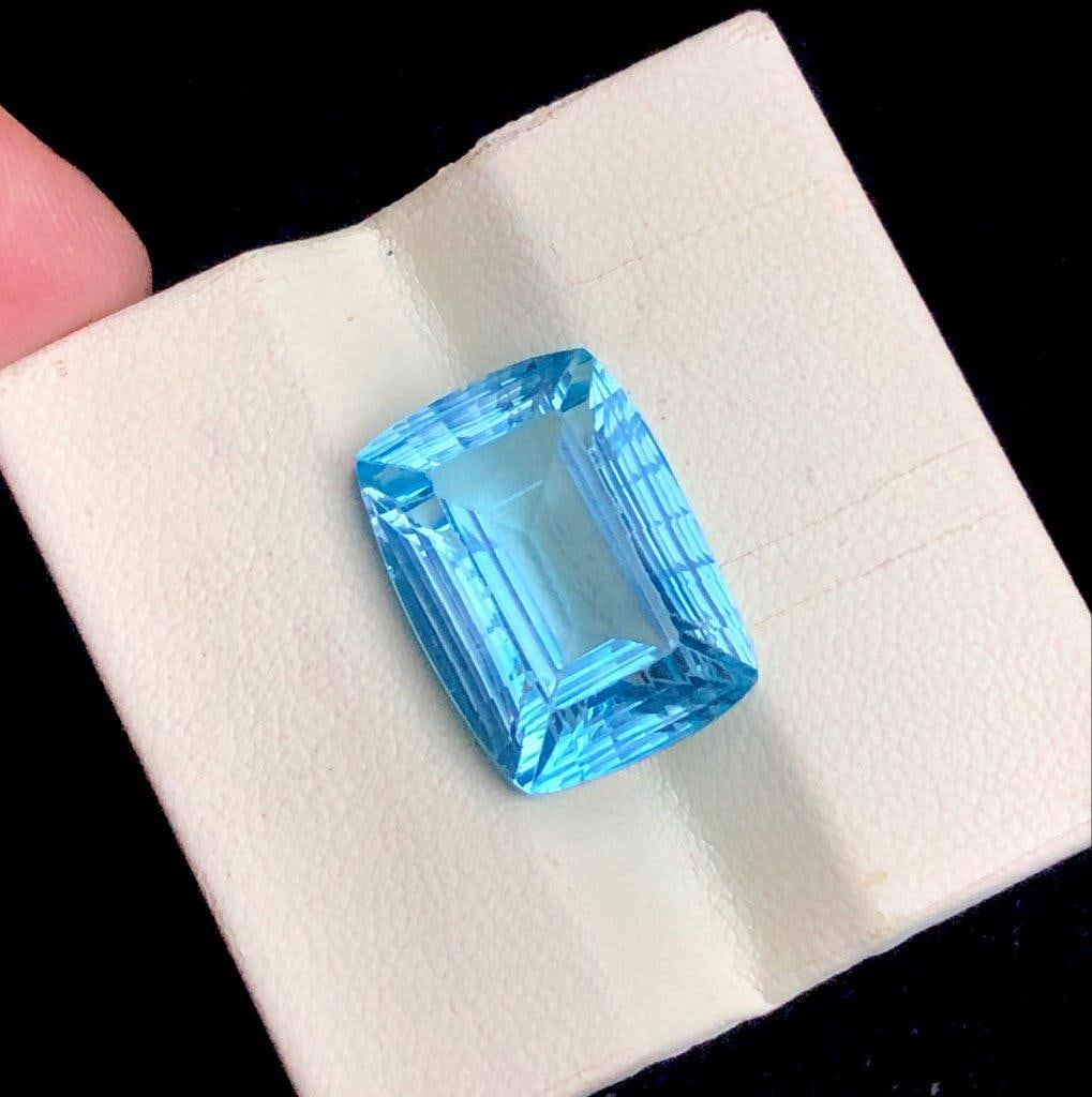 19.95 cts Natural Swiss Blue Topaz Oval Cut Loose Gemstone - 18.5X13.5X9 mm: 19.95 cts Natural Swiss Blue Topaz Oval Cut Loose Gemstone - 18.5X13.5X9 mmShipping Rate: 23$ WorldWideshipping rates are determined by Parcel weight and destination.Combined shipping: We offer combin