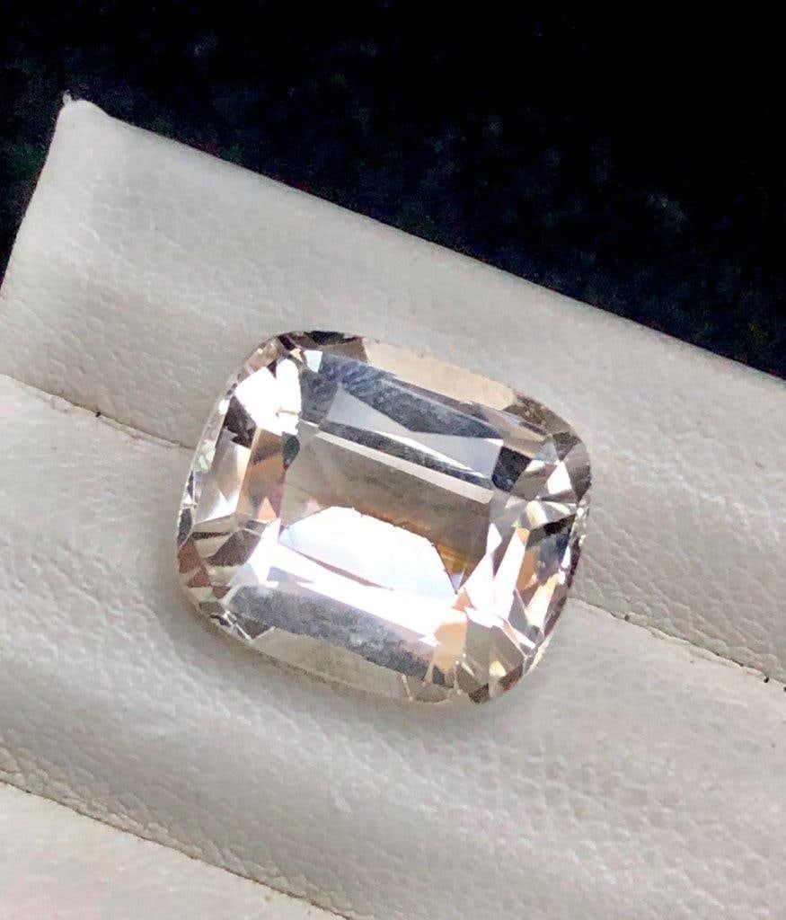 9 cts AAA Natural Golden Topaz Loose Gemstone with Brilliant FirE 13X11X7 mm: 9 cts AAA Natural Golden Topaz Loose Gemstone with Brilliant Fire 13X11X7 mmShipping Rate: 23$ WorldWideshipping rates are determined by Parcel weight and destination.Combined shipping: We offer combi