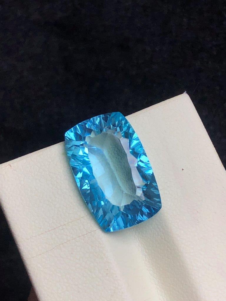 Swiss Blue Topaz Loose Stone Elegant Fine Gemstone 23.10 cts 21X14X9 mm: Swiss Blue Topaz Loose Stone Elegant Fine Gemstone 23.10 cts 21X14X9 mmShipping Rate: 23$ WorldWideshipping rates are determined by Parcel weight and destination.Combined shipping: We offer combine sh