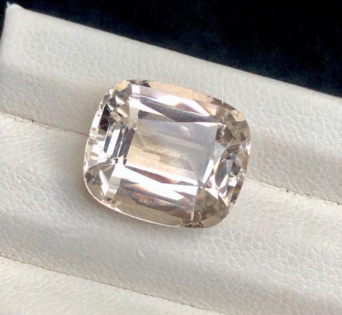 13 cts Natural Golden Topaz Loose Gemstone ? AAA Quality Faceted Gem - 14.5X12.5X8.5 mm: 13 cts Natural Golden Topaz Loose Gemstone ? AAA Quality Faceted Gem - 14.5X12.5X8.5 mmShipping Rate: 23$ WorldWideshipping rates are determined by Parcel weight and destination.Combined shipping: We 