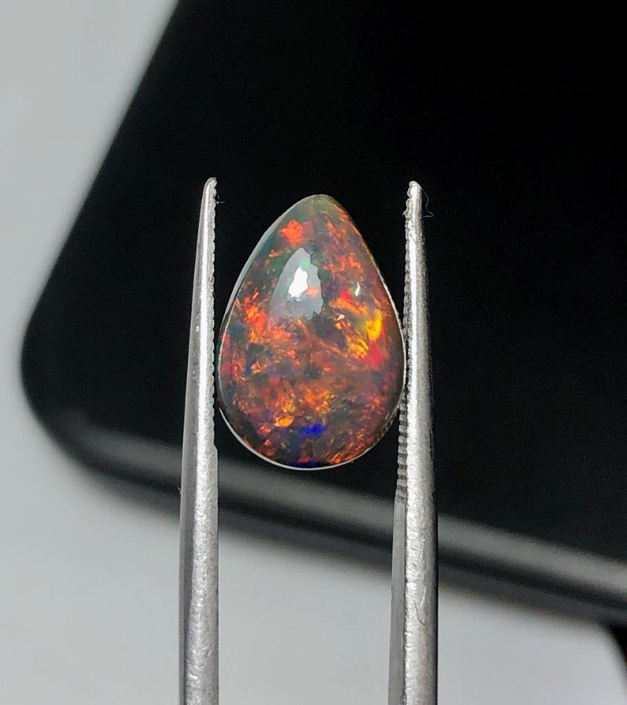2.70 Carats Brilliant Black Fire Opal Loose Gemstone ? High-Quality Natural Opal - 13X9X5 mm (1 of 8)