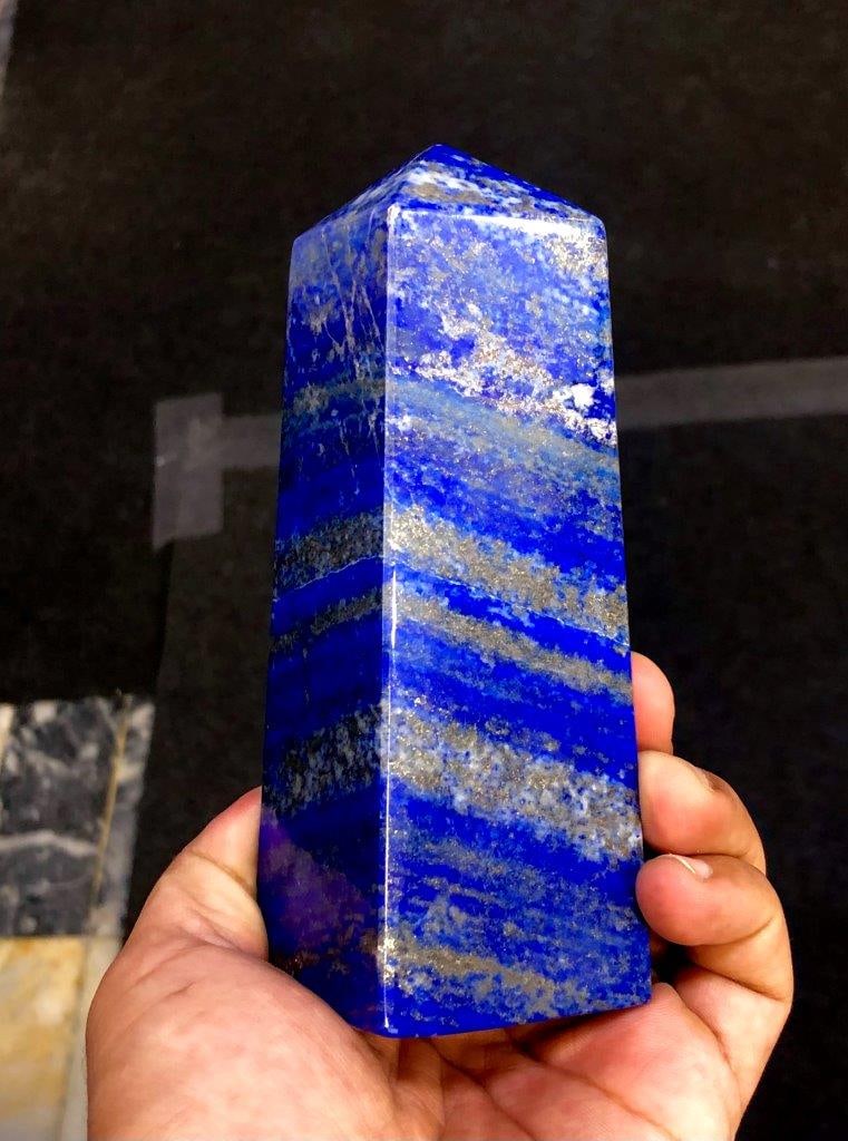 Lapis Lazuli Point, lapis lazuli tower, crystal point - 900 Grams: Lapis Point Tower 900 Grams Shipping Rate: $55.00 .shipping rates are determined by Parcel weight and destination.Combined shipping: We offer combine shipping on multiple items purchased to reduce shi
