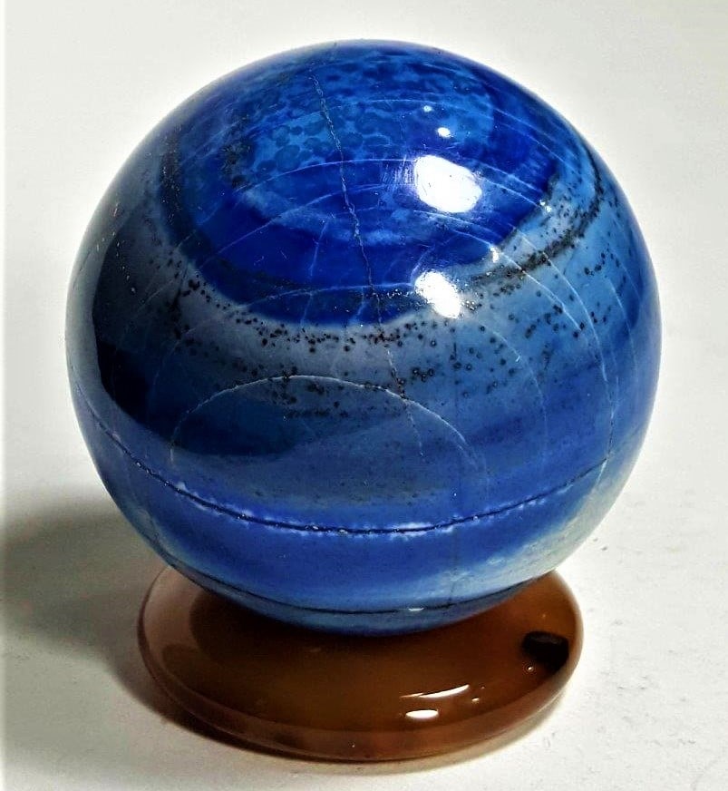Beautiful Lapis Healing Sphere - 441 Grams: Beautiful Lapis Healing Sphere - 441 Grams - Diameter 66 mmShipping Rate: $45.00 .shipping rates are determined by Parcel weight and destination.Combined shipping: We offer combine shipping on multipl