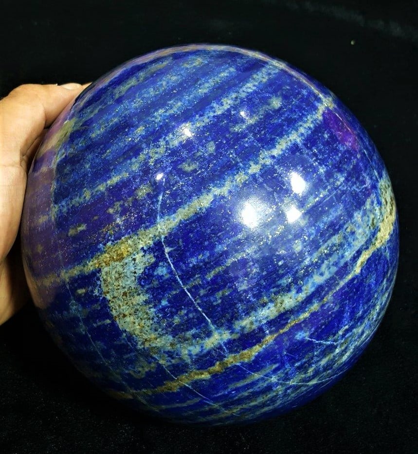 HUGE Lapis Lazuli Healing Sphere - 7 KG: HUGE Lapis Lazuli Healing Sphere - 7 KG'Shipping Rate: $150.00 .shipping rates are determined by Parcel weight and destination.Combined shipping: We offer combine shipping on multiple items purchased 