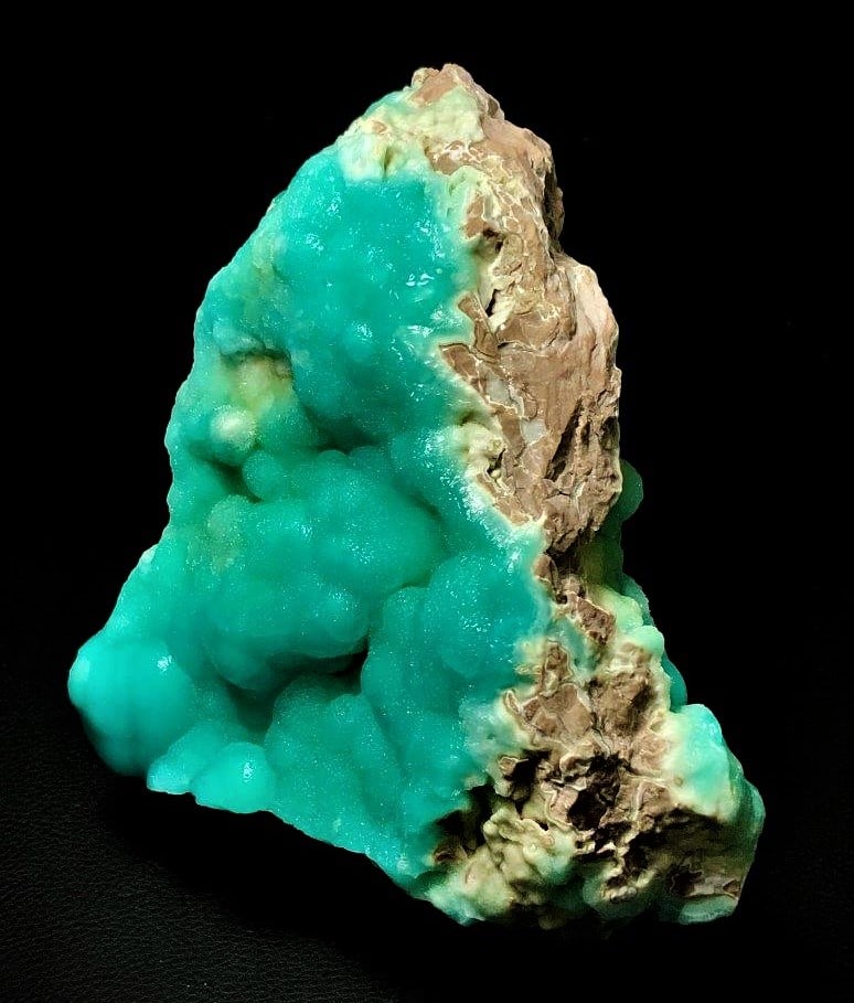 Top Quality Hemimorphite Specimen - 1853 Grams: Top Quality Hemimorphite Specimen - 1853 Grams - 146X127X96 mmShipping Rate: $95.00 .shipping rates are determined by Parcel weight and destination.Combined shipping: We offer combine shipping on mult