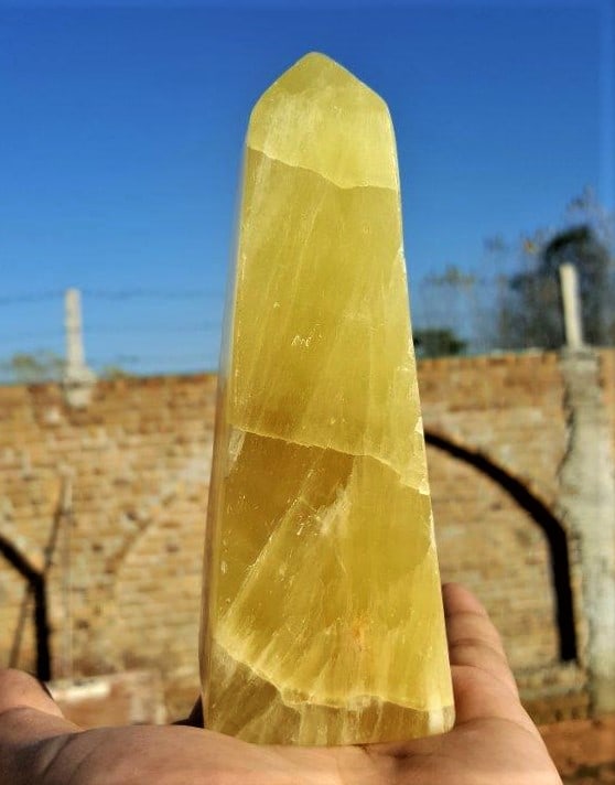 580 Grams Lemon Yellow Polished Tower: 580 Grams Lemon Yellow Polished TowerShipping Rate: $55.00 .shipping rates are determined by Parcel weight and destination.Combined shipping: We offer combine shipping on multiple items purchased to r