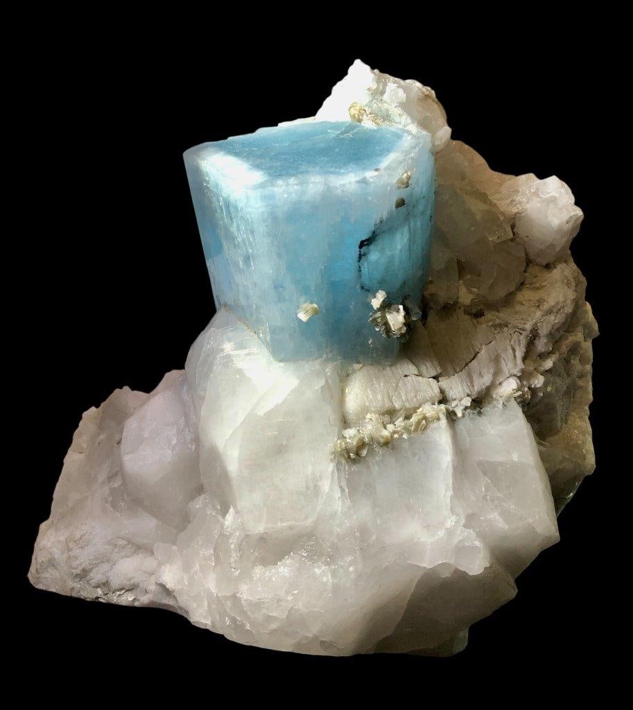 6.4 KG Sea Blue Aqumarine Crystal On Matrix - 250X200X190 mm: 6.4 KG Sea Blue Aqumarine Crystal On Matrix - 250X200X190 mm Shipping Rate: FREE SHIPPINGshipping rates are determined by Parcel weight and destination.Combined shipping: We offer combine shipping on 
