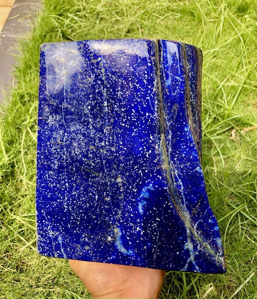 5.5 KG Royal Blue Lapis Lazuli Standing Tumble: 5.5 KG Royal Blue Lapis Lazuli Standing TumbleShipping Rate: $23.00 .shipping rates are determined by Parcel weight and destination.Combined shipping: We offer combine shipping on multiple items purch