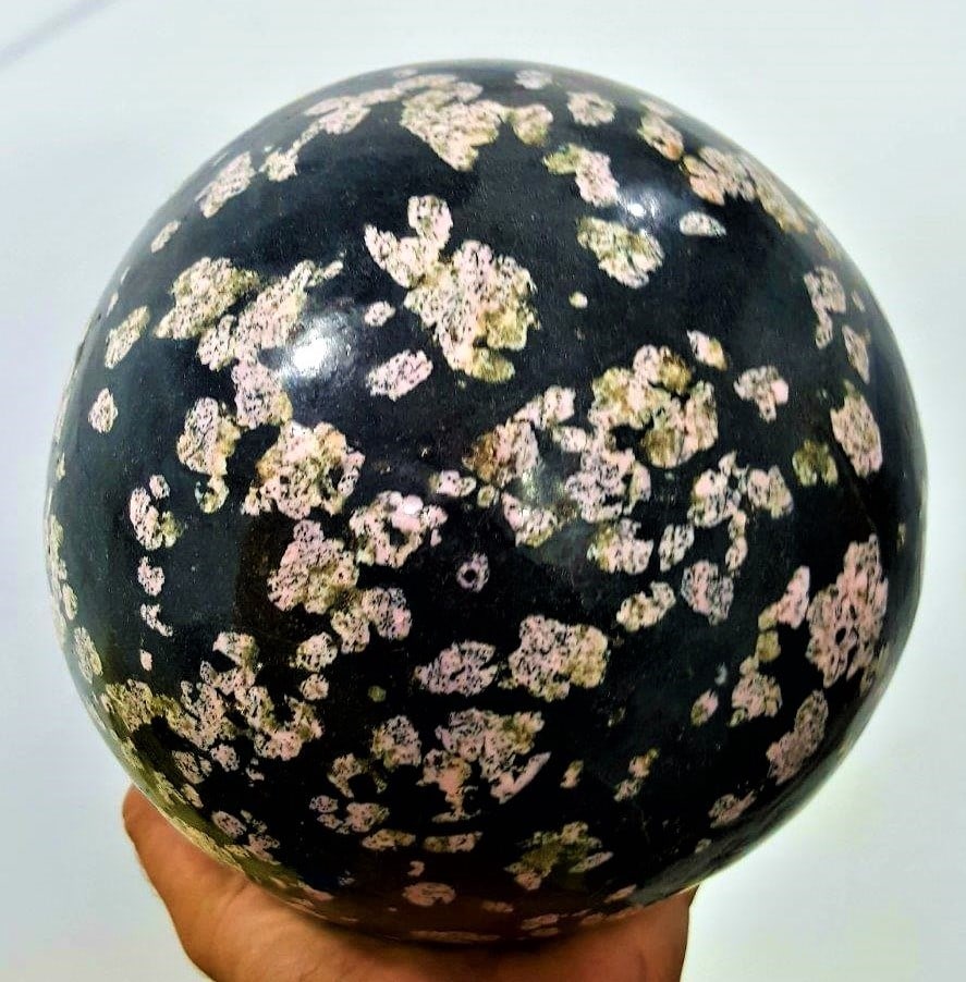 Polished Ketonite Sphere Handmade - 10 KG: Polished Ketonite Sphere Handmade - 10 KGShipping Rate: $160.00 .shipping rates are determined by Parcel weight and destination.Combined shipping: We offer combine shipping on multiple items purchased
