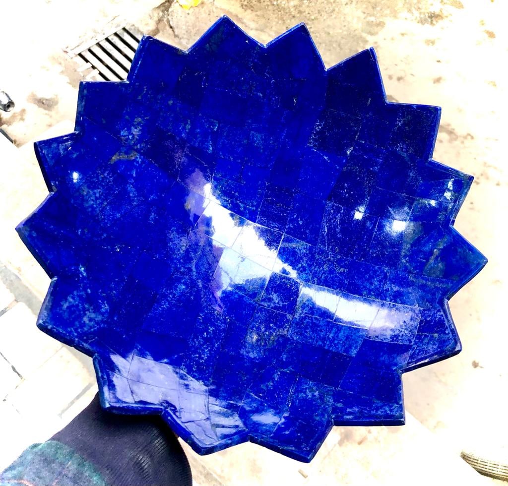 Beautiful Lapis Lazuli Bowl - 2 kg: Beautiful Lapis Lazuli Bowl - 2 kgShipping Rate: $180.00 .shipping rates are determined by Parcel weight and destination.Combined shipping: We offer combine shipping on multiple items purchased to red