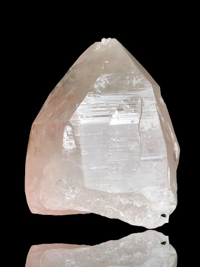 Natural Healing Quartz Crystal - 530 Grams - 96X79X61 mm: Natural Healing Quartz Crystal - 530 Grams - 96X79X61 mmShipping Rate: $45.00 .shipping rates are determined by Parcel weight and destination.Combined shipping: We offer combine shipping on multiple i