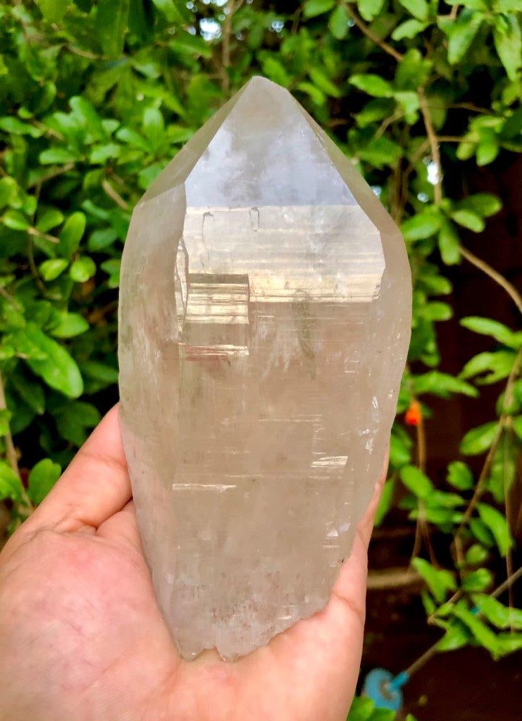 Undamaged Quartz Crystal - 850 Grams - 140X86X75 mm: Undamaged Quartz Crystal - 850 Grams - 140X86X75 mmShipping Rate: $55.00 .shipping rates are determined by Parcel weight and destination.Combined shipping: We offer combine shipping on multiple items 