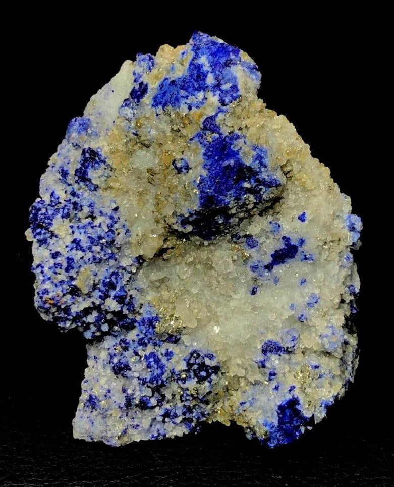 333G Lush Colour Of Lazurite Specimen: 333G Lush Colour Of Lazurite SpecimenShipping Rate: $36.00 .shipping rates are determined by Parcel weight and destination.Combined shipping: We offer combine shipping on multiple items purchased to r