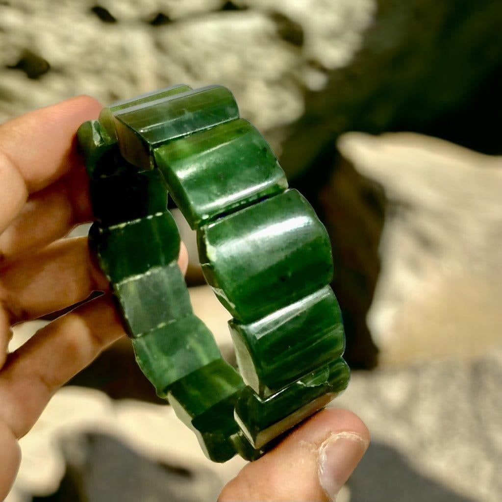Canadian Nephrite Jade Stretchable Bracelet: Canadian Nephrite Jade Stretchable Bracelet Shipping: