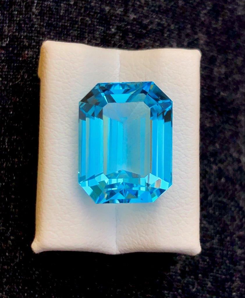 12.90 Carats AAA Quality Swiss Blue Topaz - 14X11X8.5 mm: 12.90 Carats AAA Quality Swiss Blue Topaz - 14X11X8.5 mmShipping Rate: FREE SHIPPINGshipping rates are FREE WORLDWIDECombined shipping: We offer combine shipping on multiple items purchased to reduce 