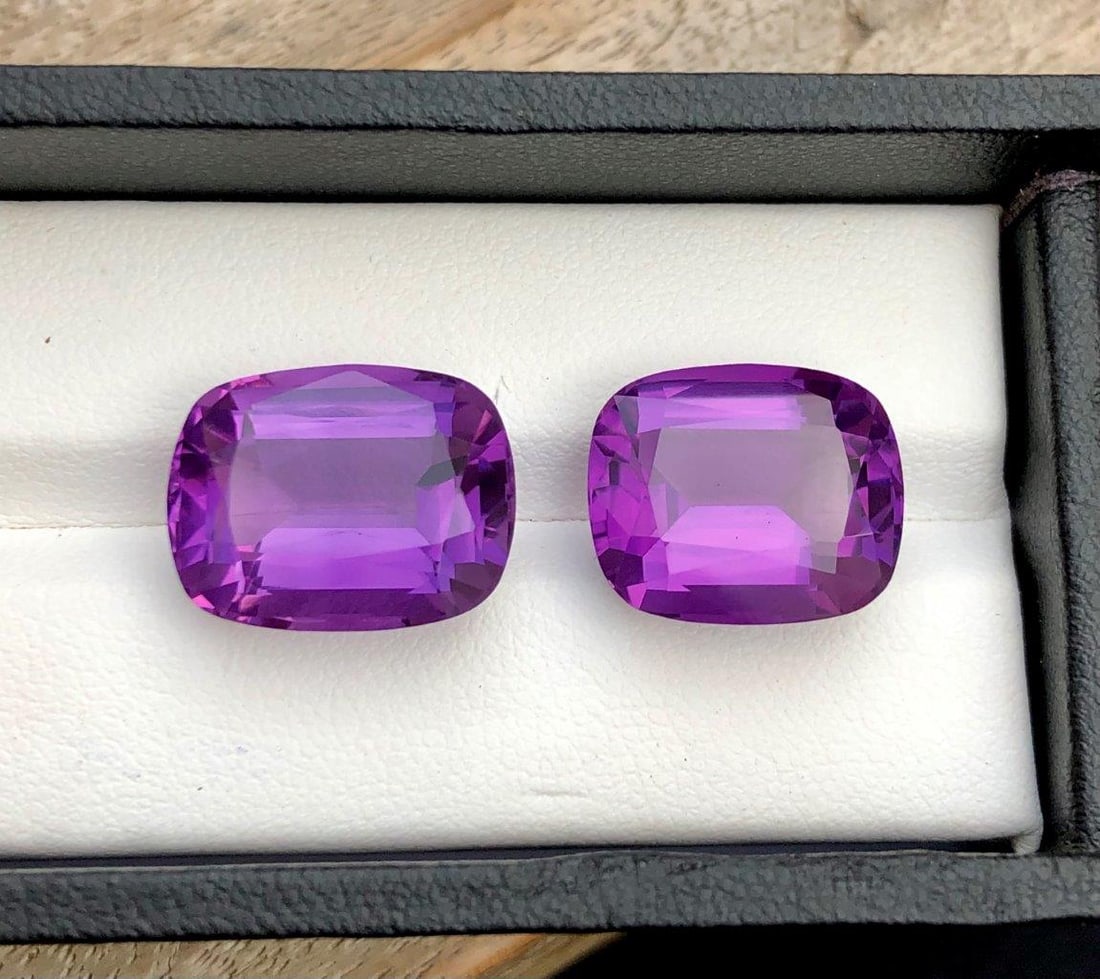 Natural Paired Amethyst - 20.60 Carats: Natural Paired Amethyst - 20.60 Carats Shipping Rate: FREE SHIPPINGshipping rates are FREE WORLDWIDECombined shipping: We offer combine shipping on multiple items purchased to reduce shipping cost.