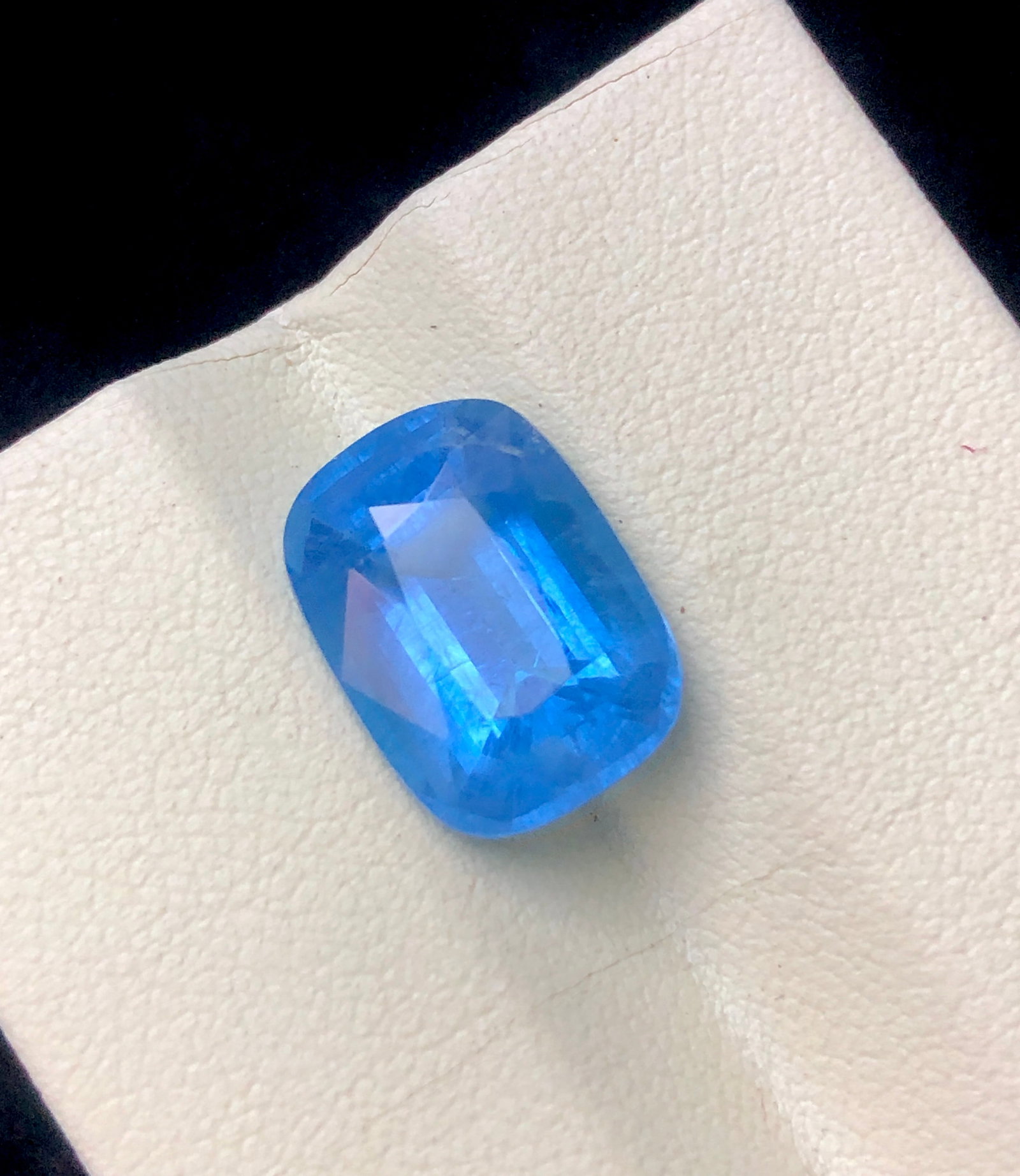 7.30 Cts Natural Goshenite Beryl Santa Maria Color ? Loose Gemstone 14x10x8 mm: Elegant 7.30 carats natural Goshenite Beryl featuring a beautiful Santa Maria color tone, excellent clarity, and brilliant luster. Measuring 14x10x8 mm, this stunning loose gemstone is perfect for cus