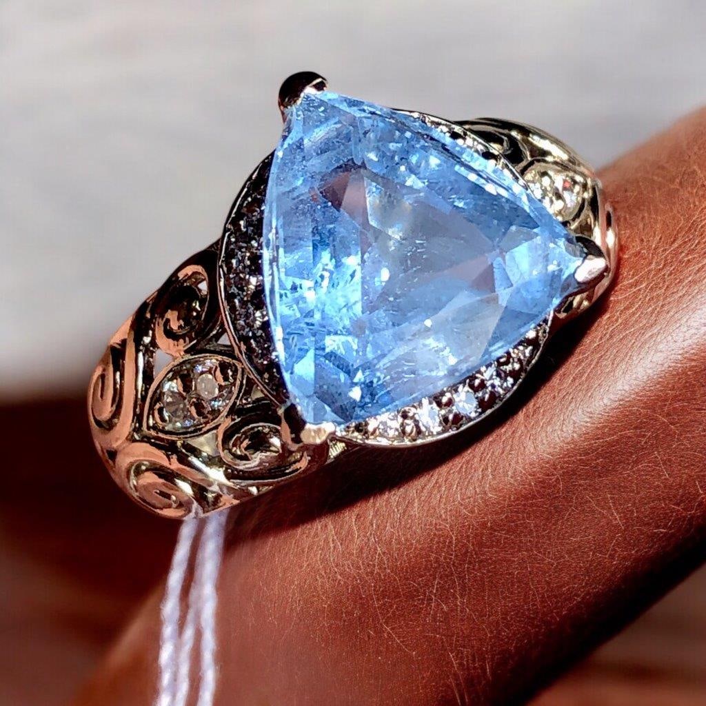 Trillion Cut Ghoshanite Ring in Sterling Silver - Ring Size 8 US: Trillion Cut Ghoshanite Ring in Sterling Silver - Ring Size 8 US Stone Weight: 4.80 CaratsRing Size: 8 US(Adjustable)Ring Weight: 7 GramsMetal: SilverChoose design of your own and we will make it for 