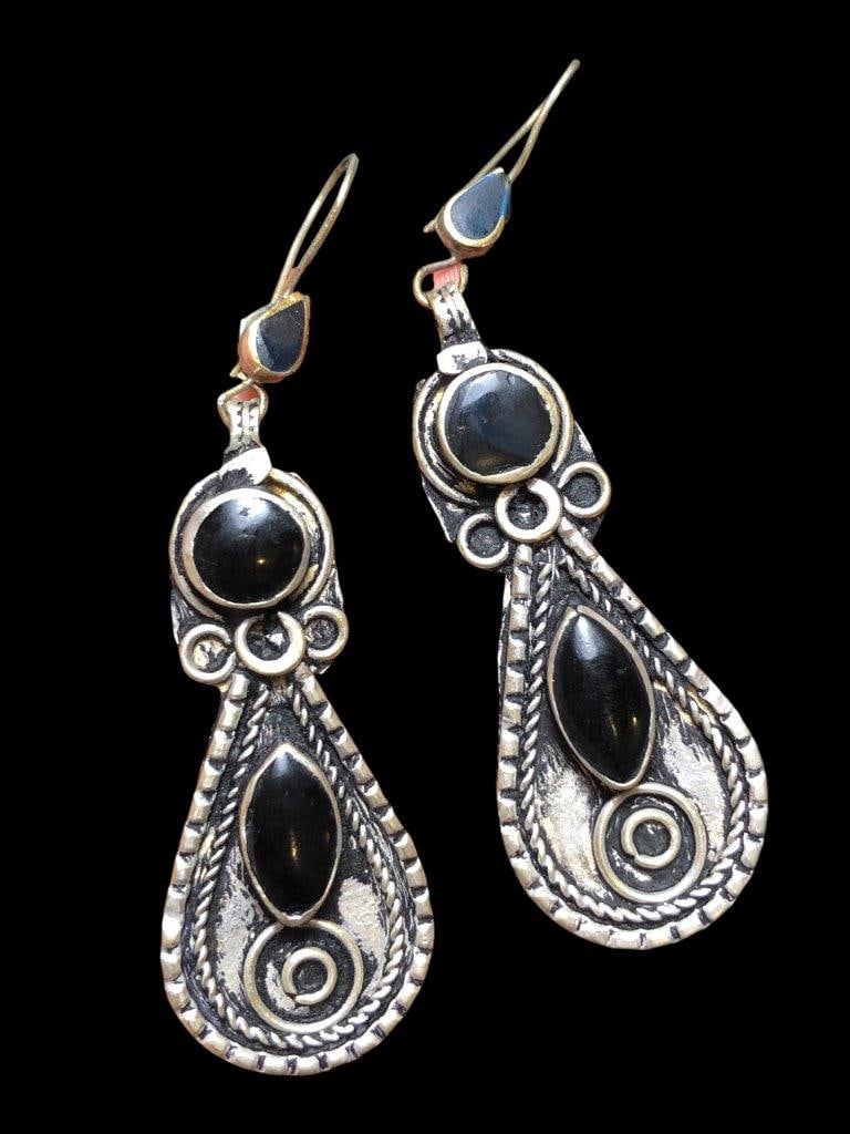 Vintage Brass Earrings: Vintage Brass EarringsShipping Rate: $23.00 .shipping rates are determined by Parcel weight and destination.Combined shipping: We offer combine shipping on multiple items purchased to reduce shipping 