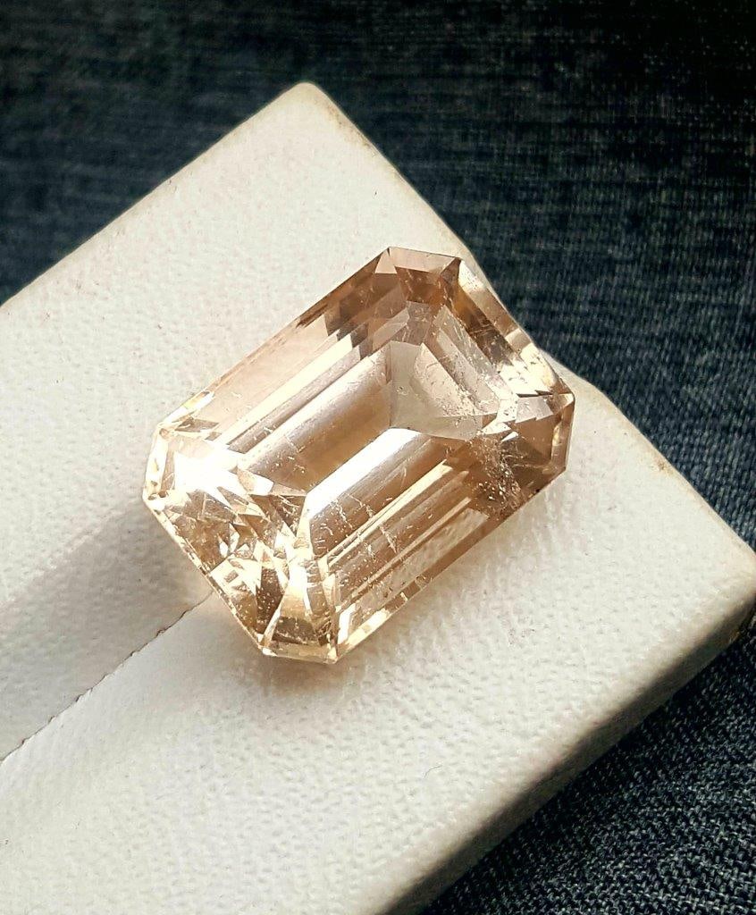 Natural Topaz - 29.40 Carats: Natural Topaz - 29.40 Carats - 20X14X12 mmShipping Rate: $15.00 .shipping rates are determined by Parcel weight and destination.Combined shipping: We offer combine shipping on multiple items