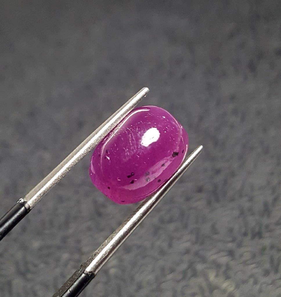 Ruby Cab - 9 Carats: Ruby Cab - 9 Carats - 13X9X7 mmShipping Rate: $15.00 .shipping rates are determined by Parcel weight and destination.Combined shipping: We offer combine shipping on multiple items purchased to reduce 