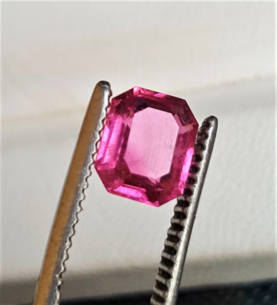 1.50 Carats Beautiful Rubelite Tourmaline: 1.50 Carats Beautiful Rubelite TourmalineShipping Rate: $15.00 .shipping rates are determined by Parcel weight and destination.Combined shipping: We offer combine shipping on multiple items purchased 