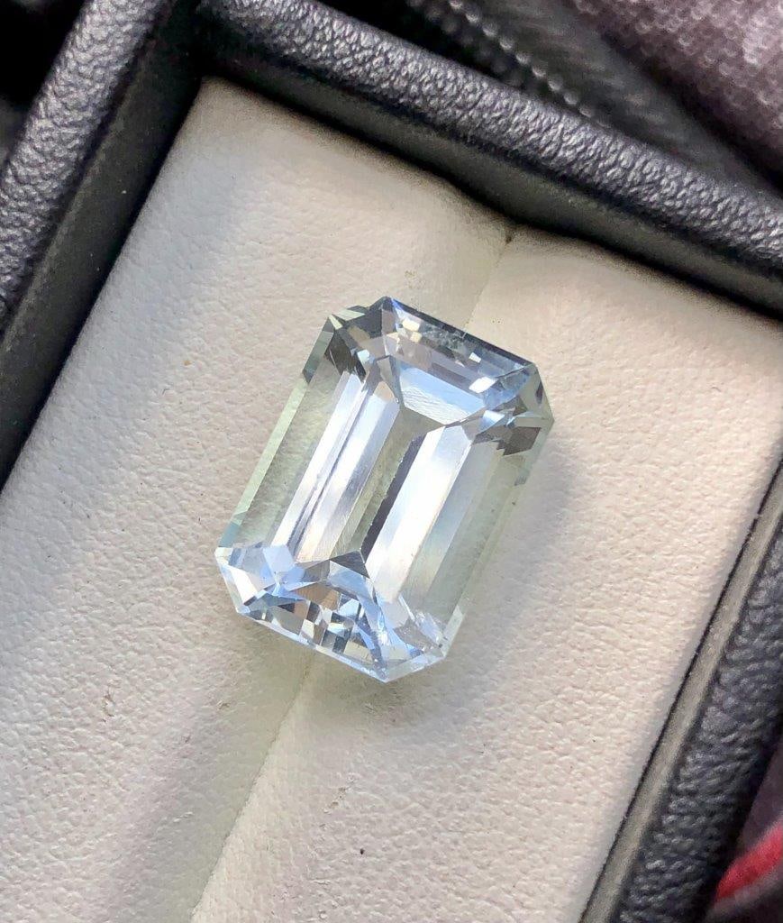 11.15 Carats Emerald Flawless Aquamarine Gemstone - 16X12X9 mm: 11.15 Carats Emerald Flawless Aquamarine Gemstone - 16X12X9 mm Shipping Rate: $15.00 .shipping rates are determined by Parcel weight and destination.Combined shipping: We offer combine shipping on