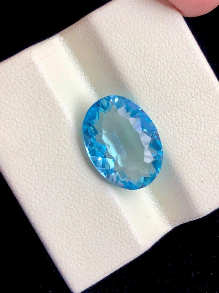 TPZ211 11.65 carats AAA Quality Laser cut Swiss Blue Topaz 17?13?7 mm (1 of 5)
