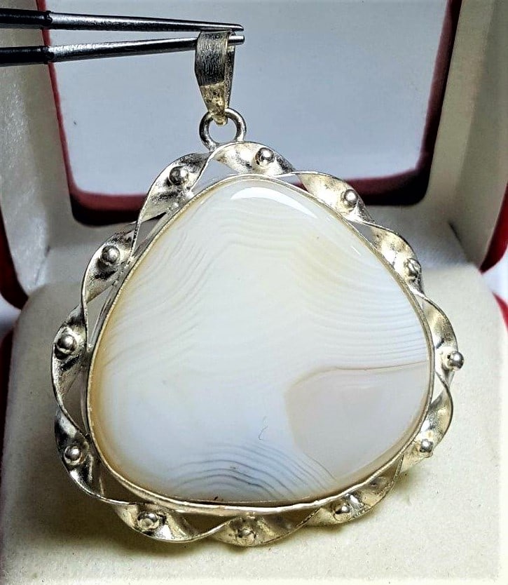 Sterling Silver Beautiful Moss Agate Pendant: Sterling Silver Beautiful Moss Agate Pendant - 44X42X7 mm FREE SHIPPING Shipping rates are determined by Parcel weight and destination.