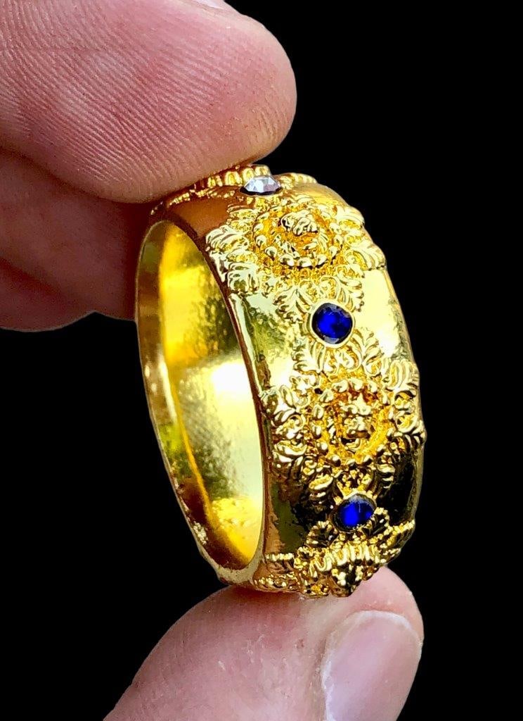 Round SHAPE Gold Plated Copper Ring With White Zircons: Round SHAPE Gold Plated Copper Ring With White Zircons FREE SHIPPING Shipping rates are determined by Parcel weight and destination.
