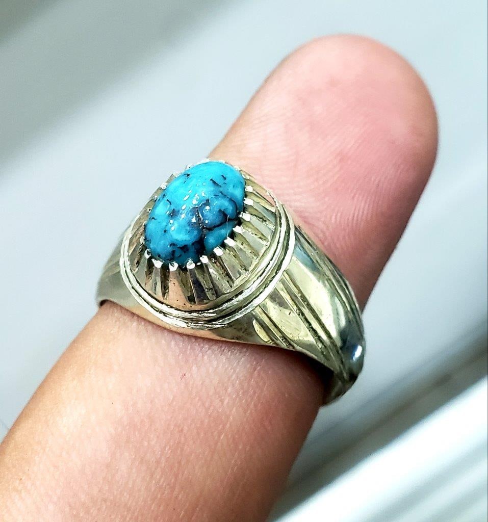 Handmade Torquoise Sterling Silver Ring: Handmade Torquoise Sterling Silver Ring FREE SHIPPING Shipping rates are determined by Parcel weight and destination.