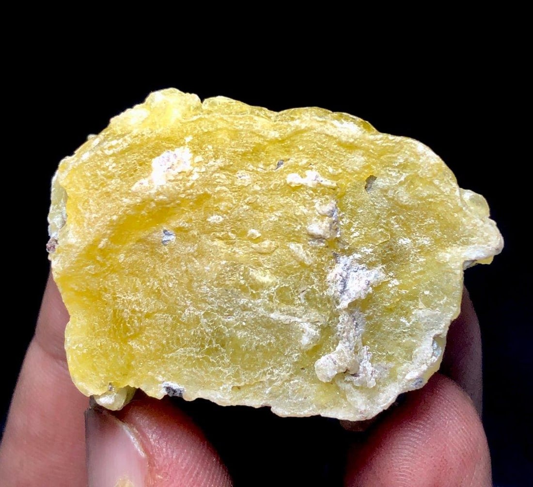 18.3 Grams Beautiful Brucite Crystal - 40X30X20 mm: 18.3 Grams Beautiful Brucite Crystal - 40X30X20 mmShipping Rate: 23$ .shipping rates are determined by Parcel weight and destination.Combined shipping: We offer combine shipping on multiple items purc