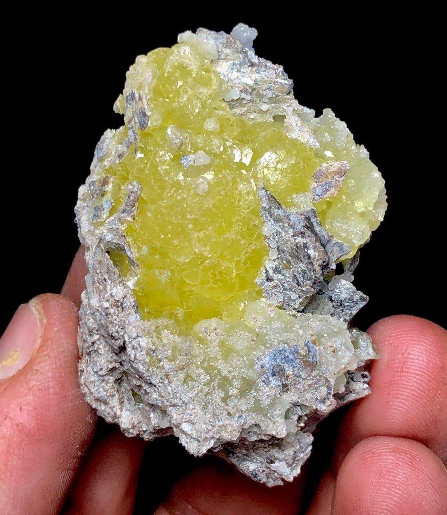 Lemon Yellow Brucite Mineral Baluchistan - 24,2 Grams - 50X30X15 mm: Lemon Yellow Brucite Mineral Baluchistan - 24,2 Grams - 50X30X15 mm Shipping Rate: 23$ .shipping rates are determined by Parcel weight and destination.Combined shipping: We offer combine shipping on m