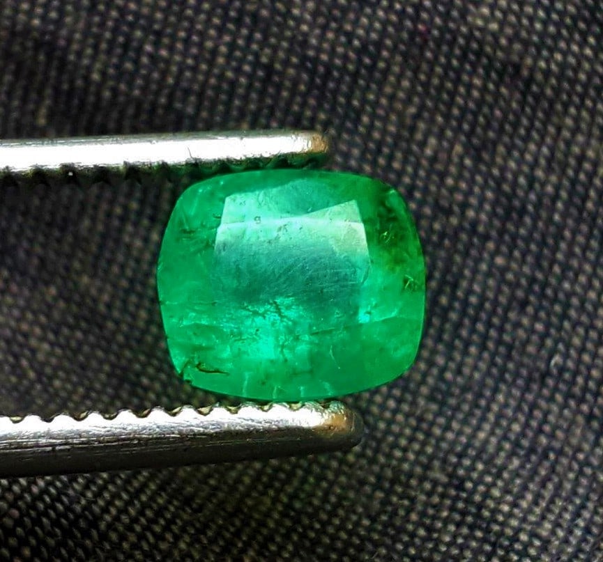Emerald Oval - 1.50 Carats - 8X7X5 mm: Emerald Oval - 1.50 Carats - 8X7X5 mmShipping Rate: $15.00 .shipping rates are determined by Parcel weight and destination.Combined shipping: We offer combine shipping on multiple items purchased to r