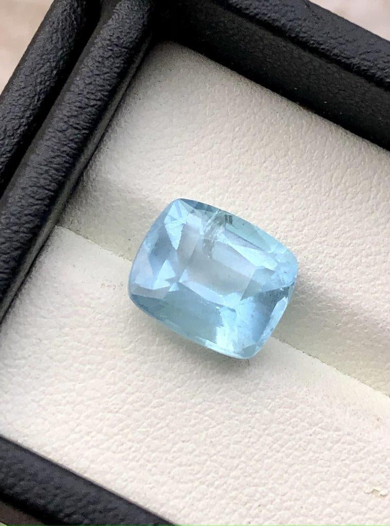 5.15 Carats Santa Maria Aquamarine Gemstone - 11X10X8 mm: 5.15 Carats Santa Maria Aquamarine Gemstone - 11X10X8 mm Shipping Rate: $15.00 .shipping rates are determined by Parcel weight and destination.Combined shipping: We offer combine shipping on multiple 